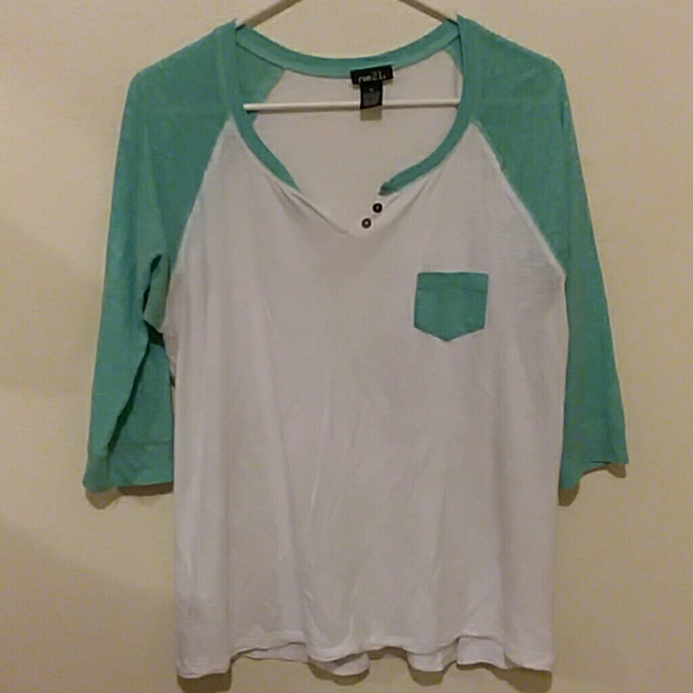 Baseball tee